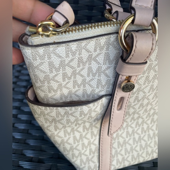Michael Kors Bag,Michael Kors Cream and Pink Satchel - Picture 6 of 16